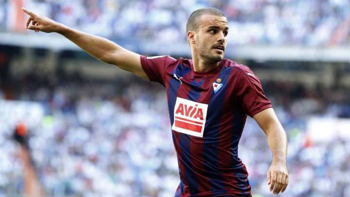 Pedro León durante un partido.