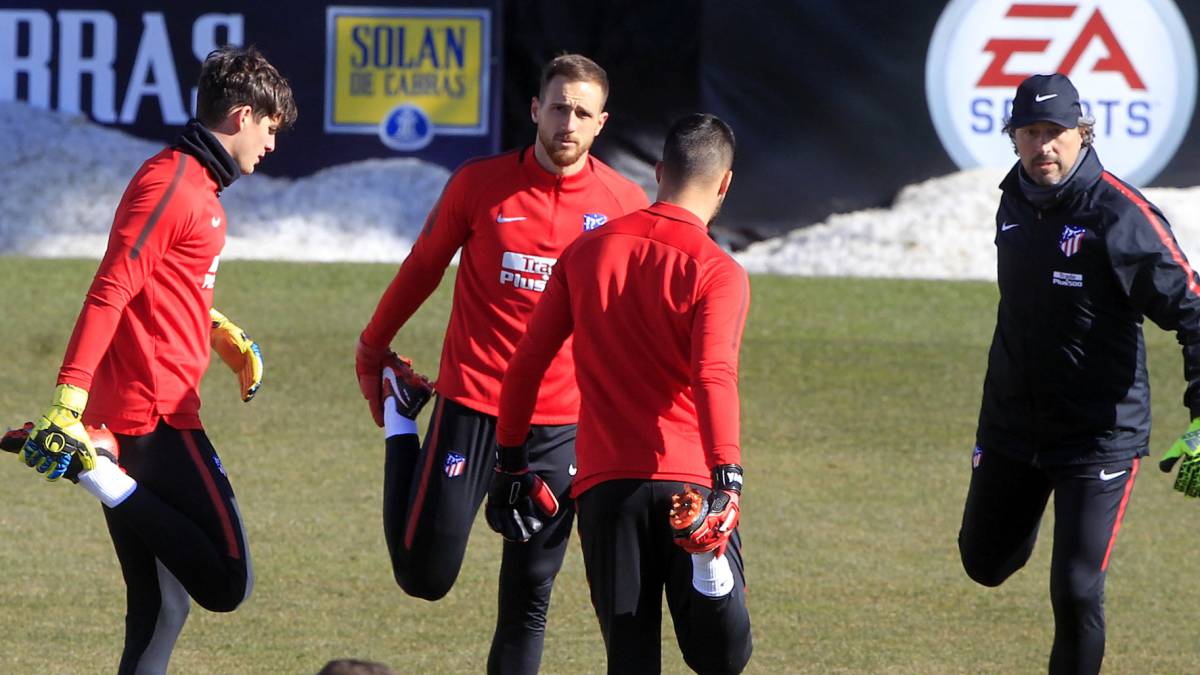 Oblak, junto a Werner, Moyá y Vercellone en un entrenamiento.