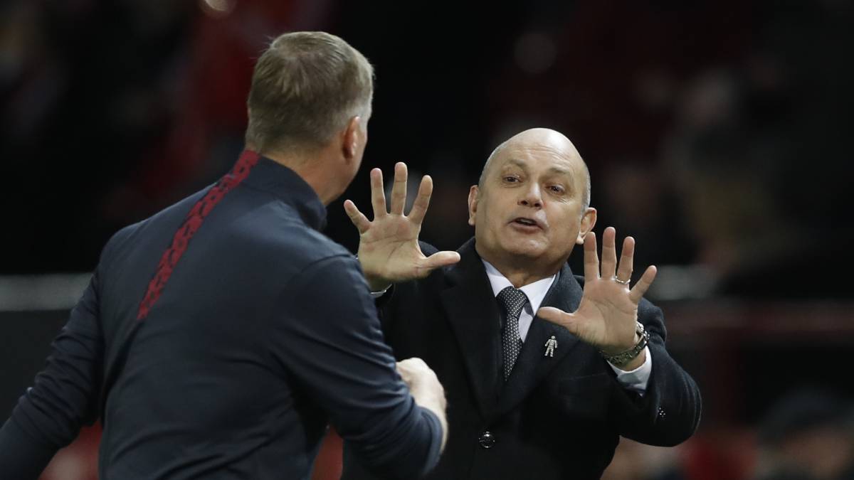 El excentrocampista inglés Ray Wilkins despreció al Sevilla antes del partido ante el Manchester United: "Sería de los seis últimos en la Premier"