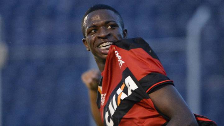 Vinicius Junior celebra el primer gol que marcó con el Flamengo.
