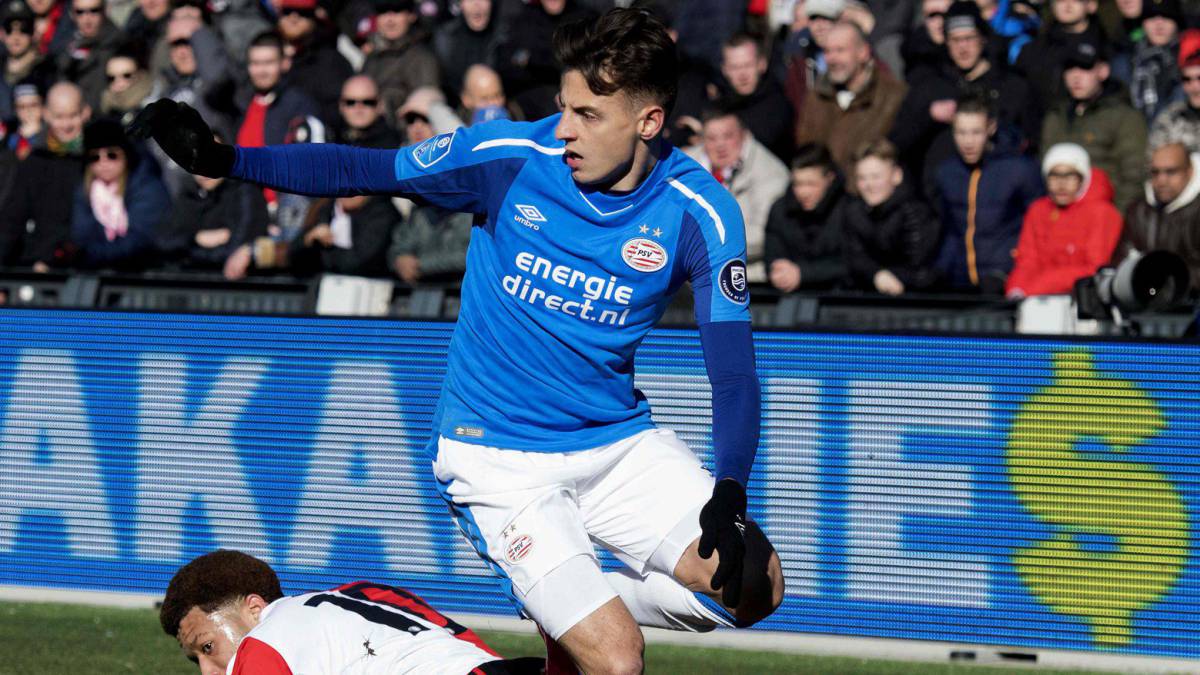 Santiago Arias con el PSV.