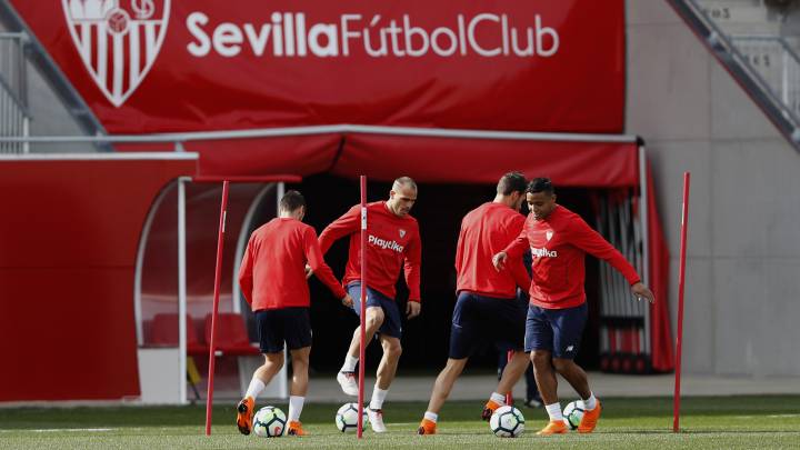 Sandro Ramírez, entrenándose ayer con sus compañeros.