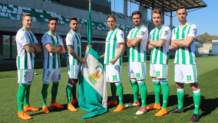 Joaquín Sánchez y los demás futbolistas andaluces del Betis homenajearon a Andalucía en el día de la comunidad: "Viva Andalucía hoy y siempre", firman.