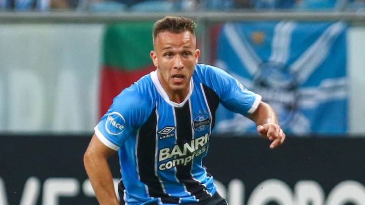 El centrocampista brasileño del Gremio que interesa al Barcleona, Arthur.