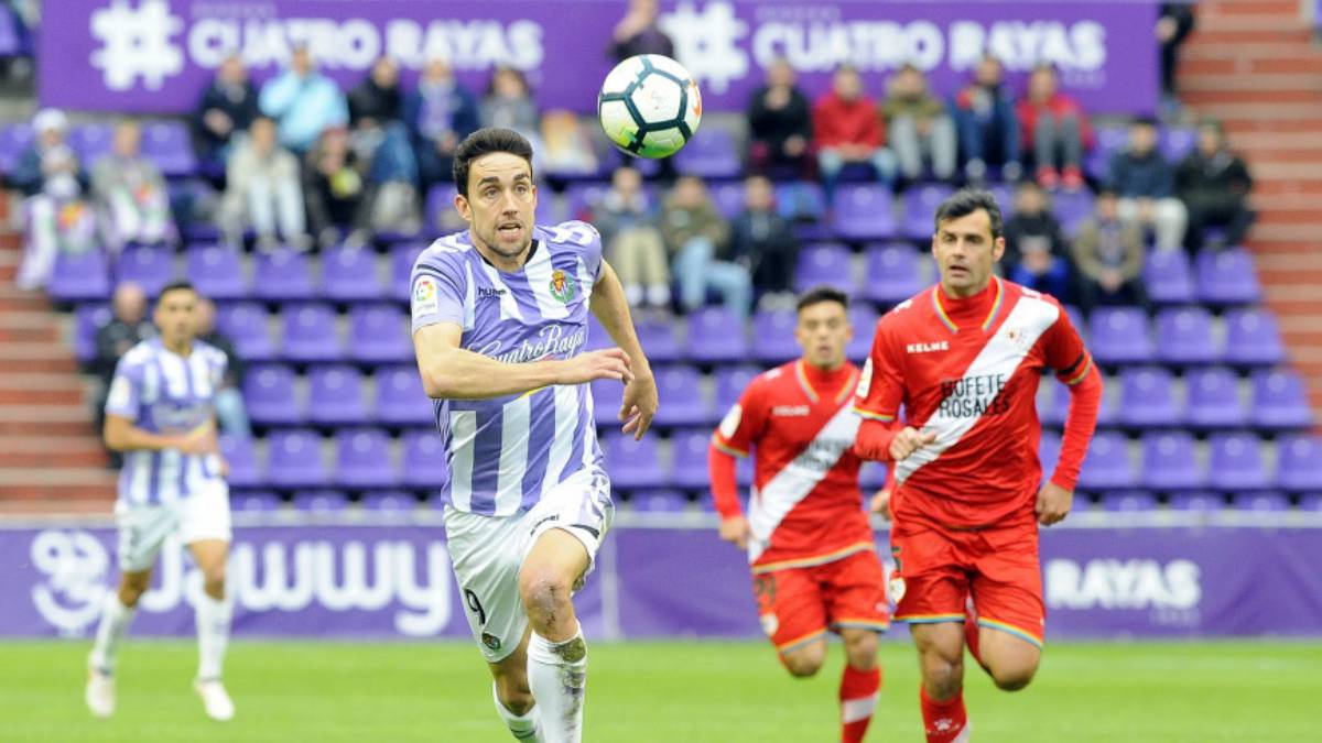 El Valladolid no aprovecha la ventaja ante un Rayo con diez
