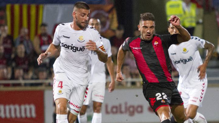 Borja Fernández y Xavi Molina durante un partido entre el Reus y el Nástic.
