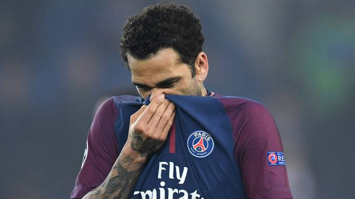 Dani Alves con el PSG.