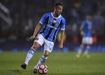 Barcelona complete Arthur deal for 30 million euros