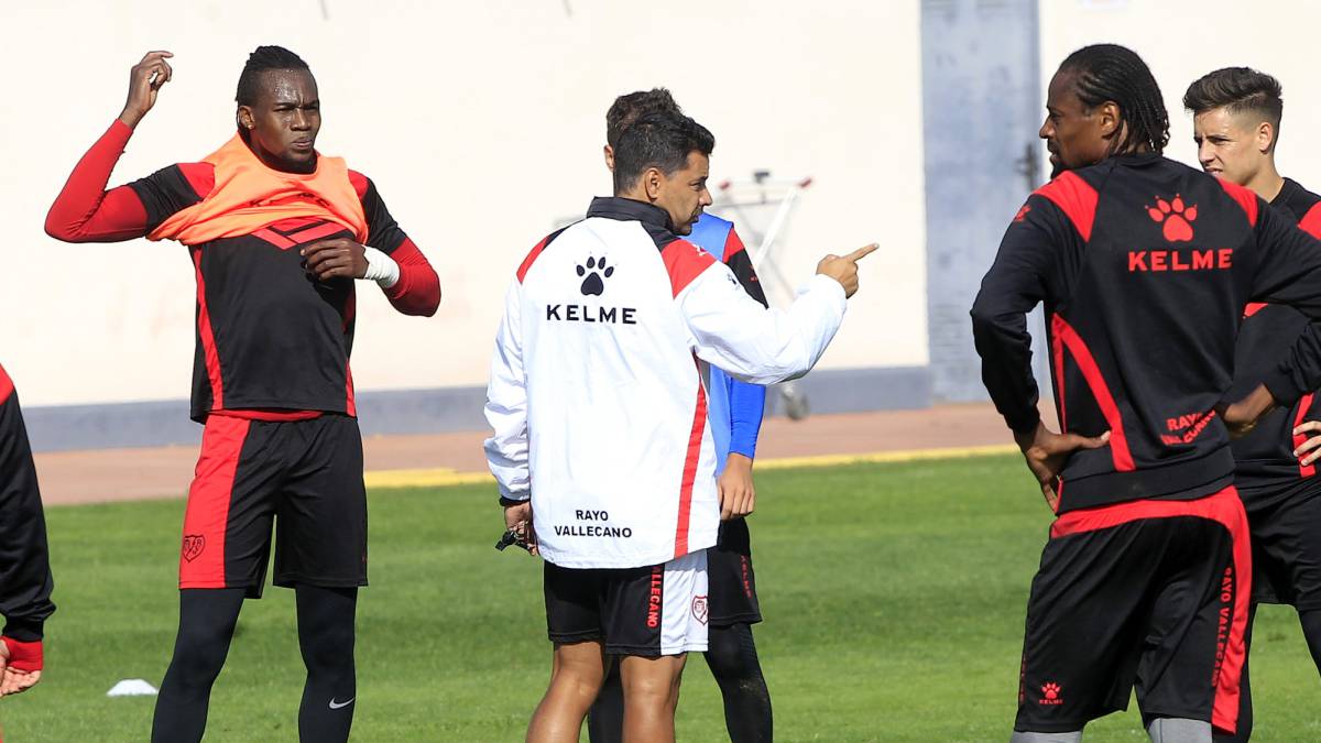Fecha, horario, cómo ver en directo en televisión y cómo seguir minuto a minuto online el Almería-Rayo Vallecano de la jornada 30 de Liga 1,2,3.