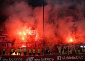 Los ultras del Marsella la lían dentro y fuera del estadio de San Mamés...todo en imágenes