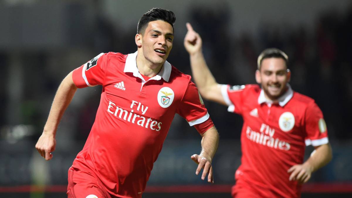 El Benfica gana a domicilio al Feirense y mete presión al Oporto