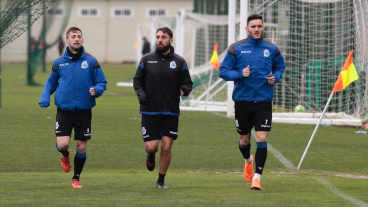 Fede Cartabia y Lucas Pérez ejercitándose al margen del grupo con el recuperador.