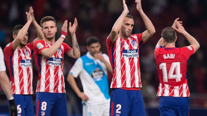 Koke, Saúl, Godín y Gabi aplauden a la afición tras el Atlético-Deportivo.