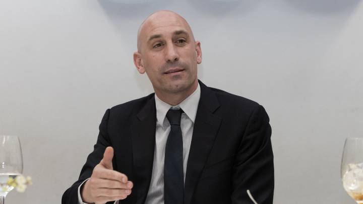 Luis Rubiales, durante la visita de ayer a As.