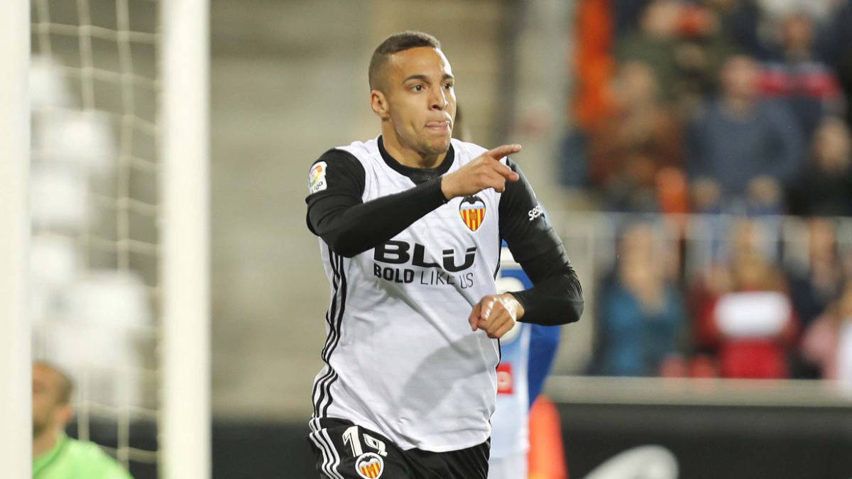 Resumen y goles del Valencia 1-0 Espanyol. Un tanto de Rodrigo en el minuto 6 dio el triunfo al Valencia, que le quita la tercera plaza al Real Madri