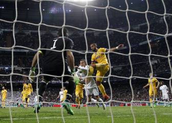 Former referees cast doubt over Vázquez penalty call