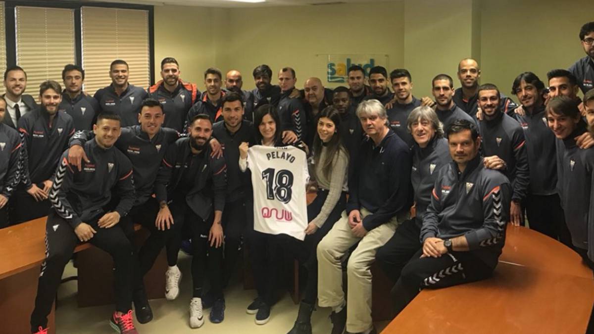 Pelayo Novo, ya en planta, visitado por sus compañeros