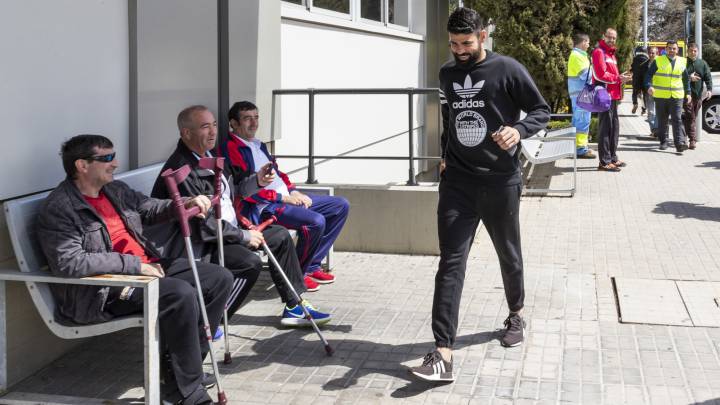 Costa, a su llegada ayer a la clínica FREMAP de Majadahonda.