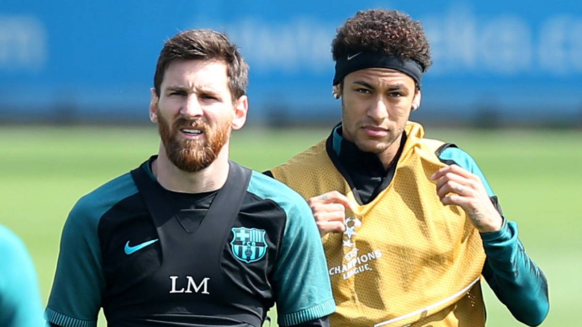 Messi y Neymar en un entrenamiento en abril de 2017