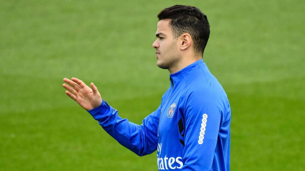 Ben Arfa entrenándose con el PSG.