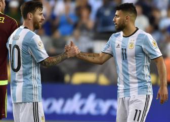 El padre de Agüero no descarta que juegue con Messi en el Barça