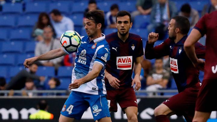 Víctor Sánchez, jugador del Espanyol, durante un partido frente al Eibar.
