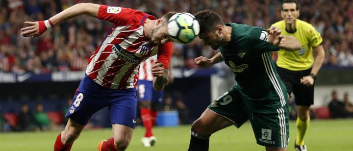 El Betis acerca La Liga al Barça