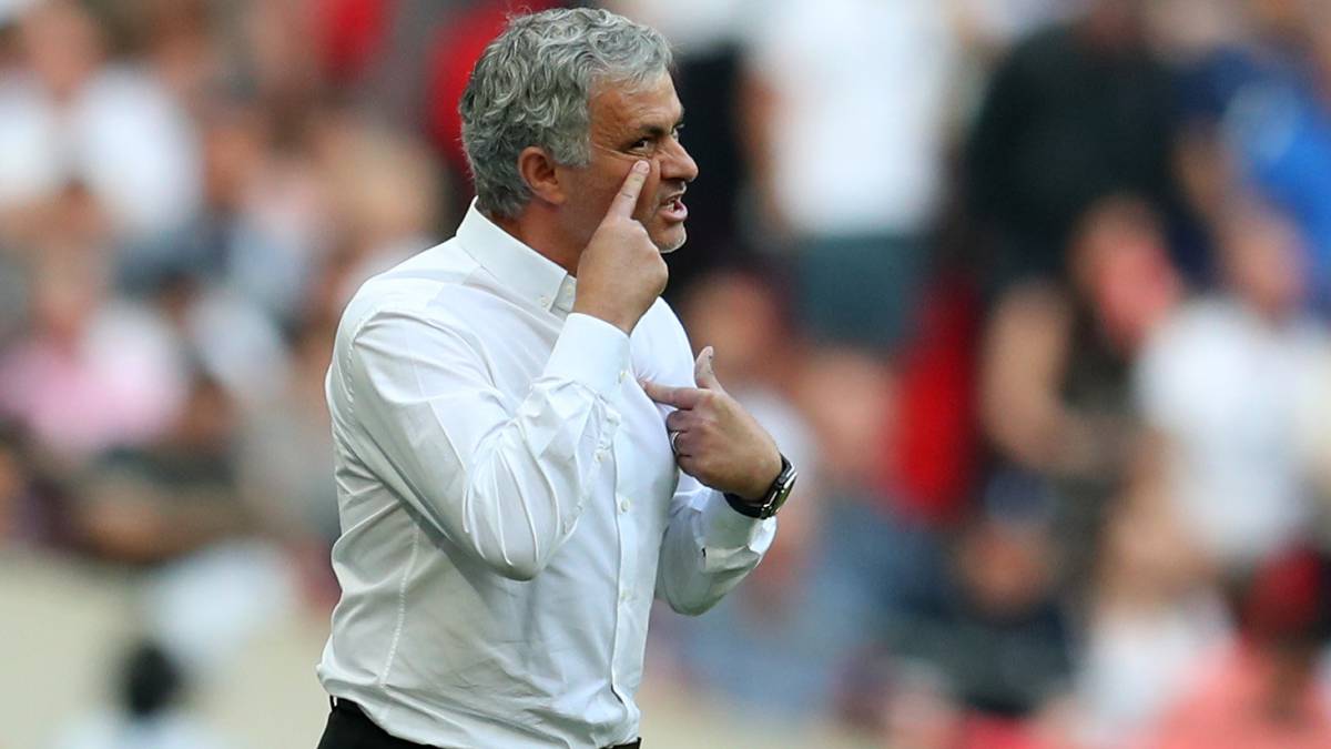 El entrenador del portugués del Manchester United, José Mourinho, durante un partido.