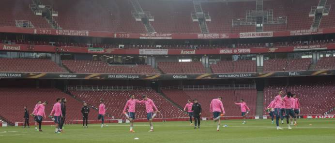 Entrenamiento del Atlético en el Emirates el día antes de medirse al Arsenal en la ida de la semfinal de la Europa League.