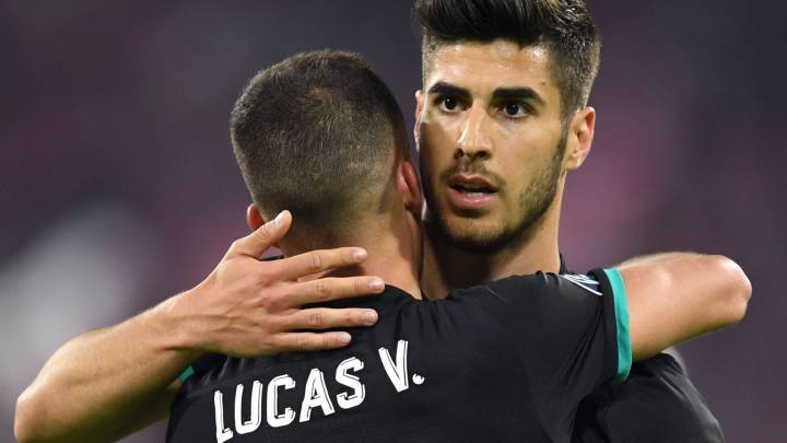 Marco Asensio y Lucas Vázquez, del Real Madrid, durante un partido de Champions League.
