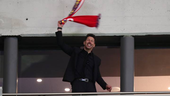 Así celebró Simeone desde el palco la clasificación del Atlético.