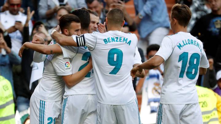 Los jugadores del Real Madrid celebran un gol.