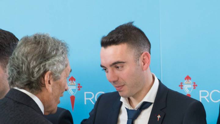 Iago Aspas conversa con el presidente del Celta Carlos Mouriño.