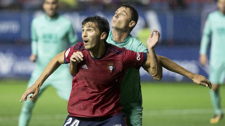 Lucas Torró ante el Granada.