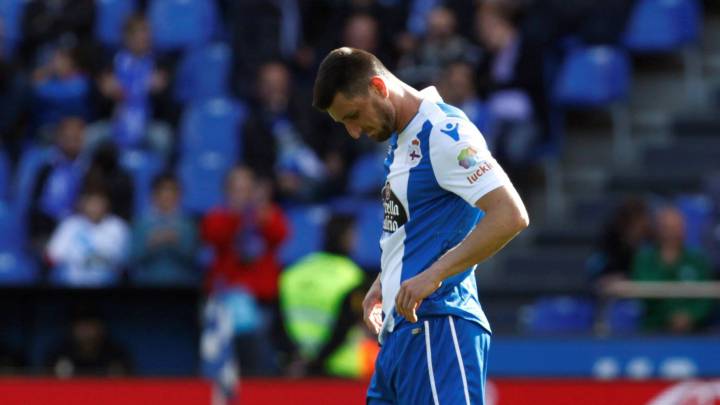 El delantero del Deportivo Borja Valle durante el partido de la trigésima séptima jornada de Liga en Primera División que Deportivo y Villarreal juegan esta tarde en el estadio de Riazor, en A Coruña