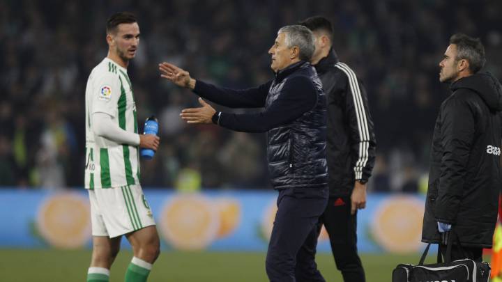 El entrenador del Betis Quique Setién no sabe si seguirán Antonio Adán y Fabián Ruiz y reconoce que le preocupa la historia del club cuando va a Europa.