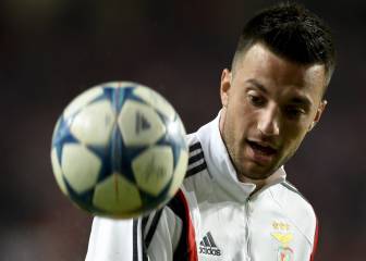 Samaris, opción para el pivote en la venta de Aarón al Benfica