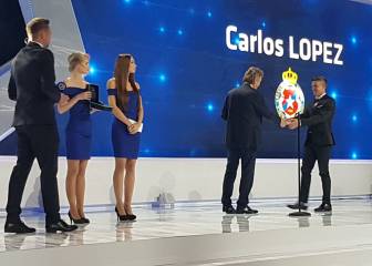 Carlos López, mejor jugador y mejor delantero de la liga polaca