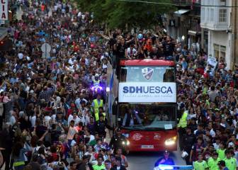 Huesca se tiñe de azulgrana en un día para la historia