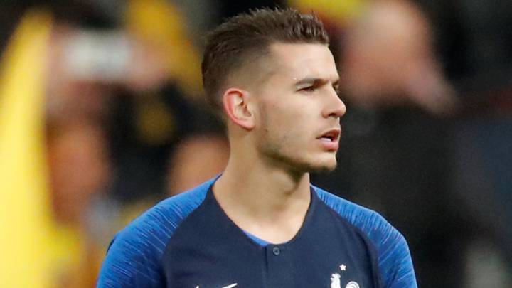 Lucas Hernández, en un partido con la selección de Francia.