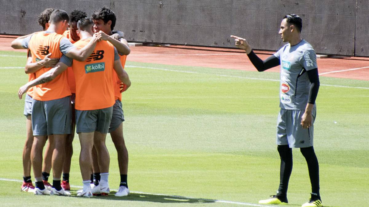 Costa Rica homenajea a Keylor Navas y golea