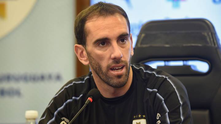 Godín en rueda de prensa