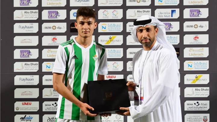 El cadete del Betis Fernando Rufo se marcha al Real Madrid, donde firma hasta 2023 y sigue los pasos de Robaina, Pedro, Pellecín o Dani Ceballos.