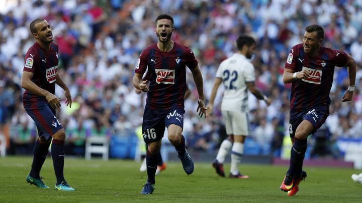 Rico celebra un gol contra el Madrid