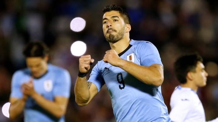 Luis Suárez celebra un gol con Uruguay.