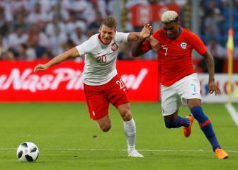 Chile remonta dos goles y empata ante una relajada Polonia