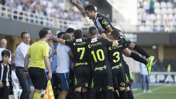 El Cartagena celebra su clasificación para la final por el ascenso a Segunda.