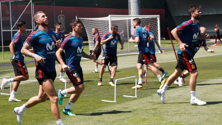 Spain's first training session with new coach Hierro