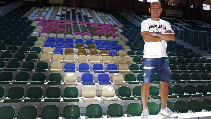 Elche y Villarreal B abren fuego por una plaza en Segunda