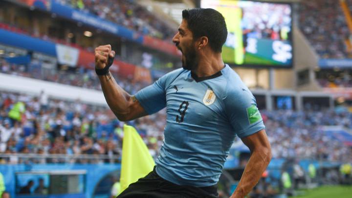 Luis Suárez mete a Uruguay en octavos y despide a Arabia